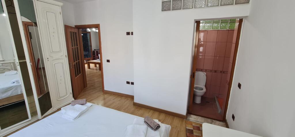Apartament me qira 2+1+2 – Laprakë (pas Kupolës, KMY)