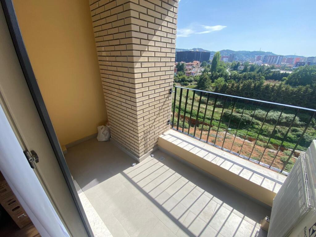 In affitto 2+1+2+balcone. Ex campo di aviazione