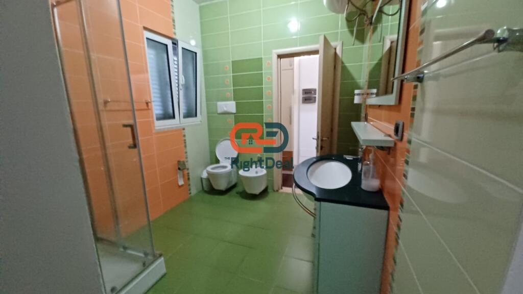 Ne Fresk, Jepet Me Qira Apartament 1+1, Me Planimetri Te Rregullt Dhe Hapesira Te Bollshme!!