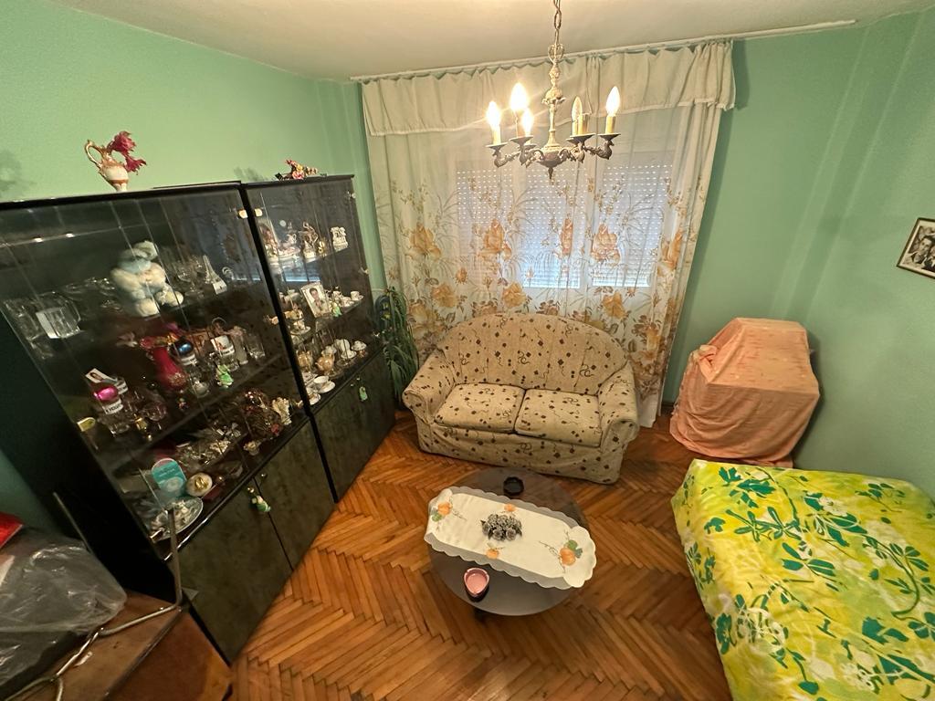 Apartament 2+1 në Qendër, përballë Bankës