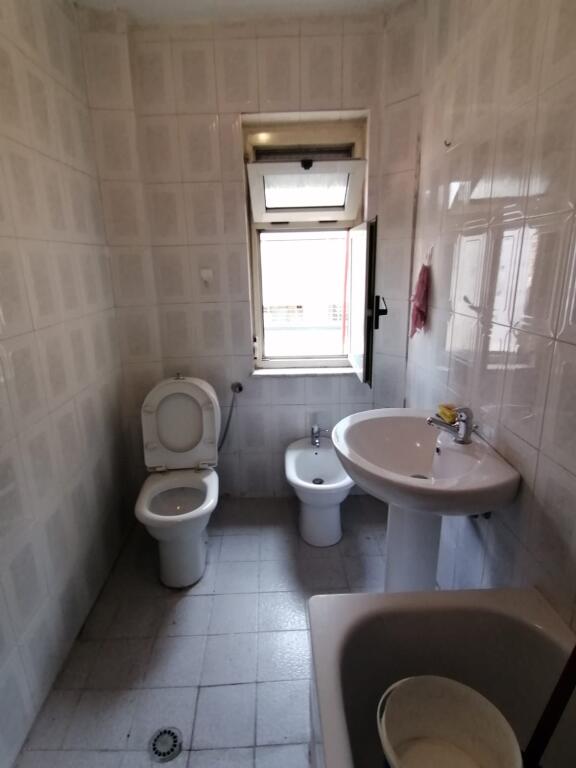 Jepet Me Qera Apartament 2+1+1 Ballkon