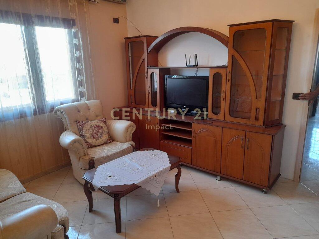Apartament 3+1+2 me Qira në Shkoze 450 Euro!