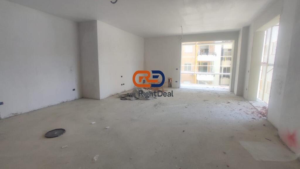 Tek Palladium Rezidence, Tek Liqeni i Thate Shitet Super Apartament 3+1 Me Strukture Perfekte!!