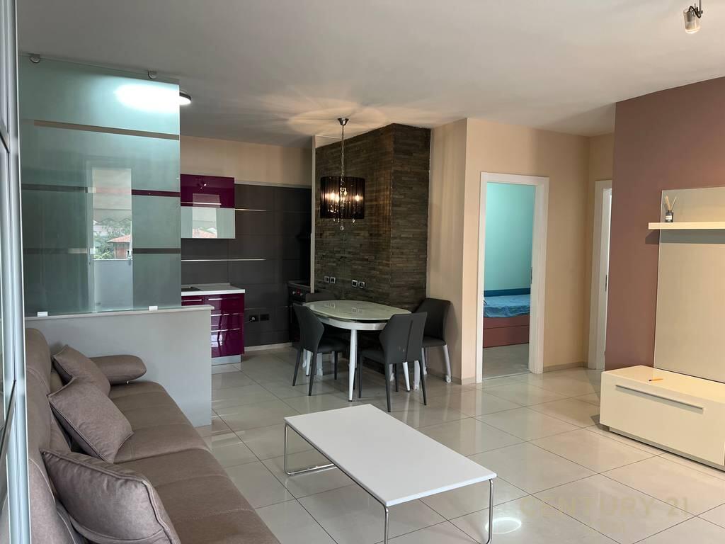 Apartament 3+1 per qira tek Pazari i Ri!