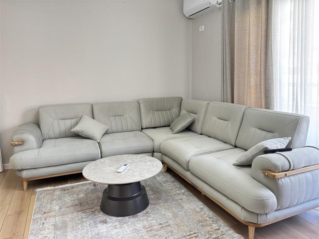 Affittasi super appartamento 1+1 ad Astir, di fronte a Vila L