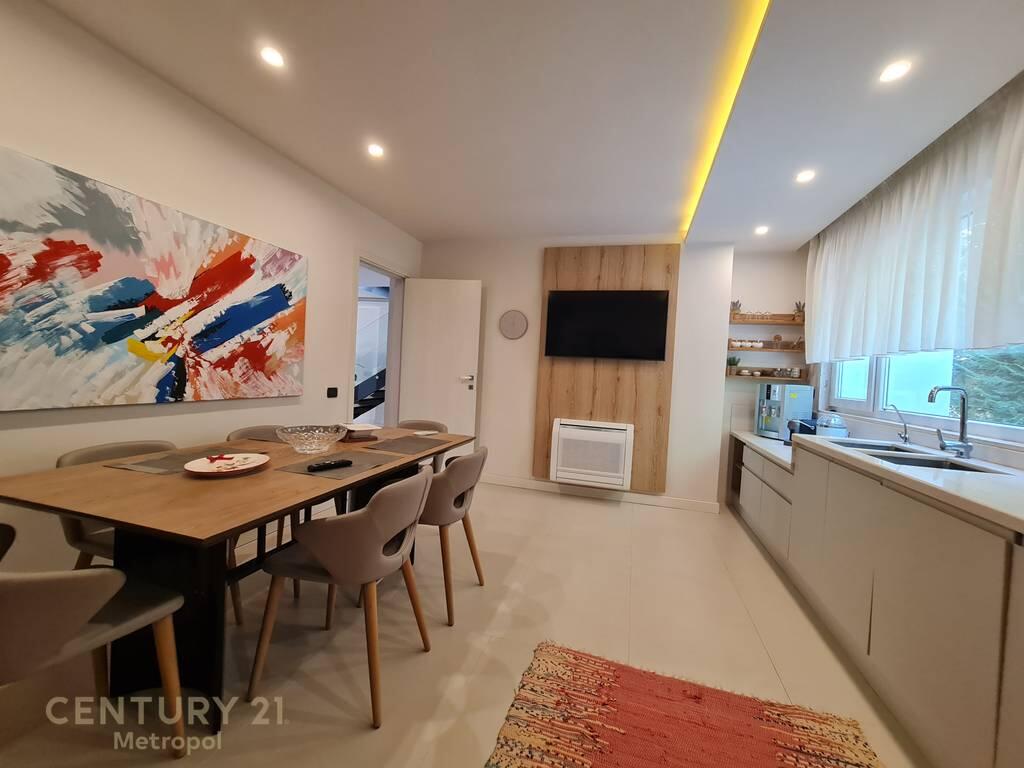 VILË INDIVIDUALE ME PISHINË ME QIRA AFËR TEG! 4,500 € /muaj