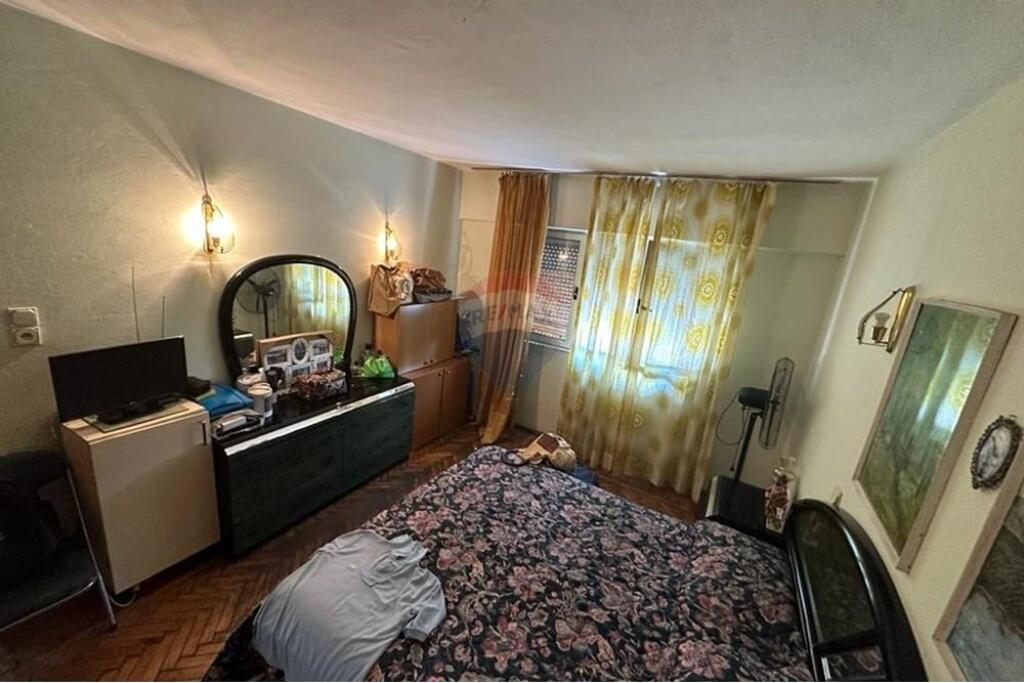 Apartament 2+1 në Qendër, përballë Bankës !