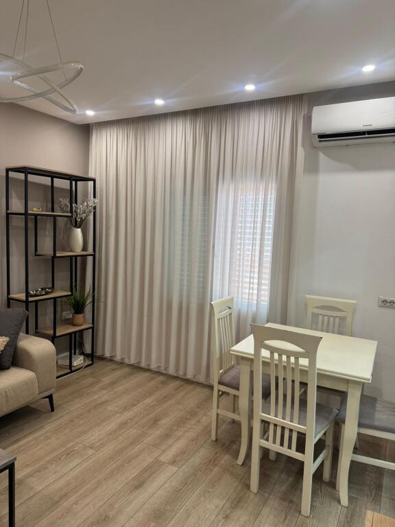 Jepet apartamenti me qera 1+1 , Ferit Xhejko ,Ish Restorant Durresi