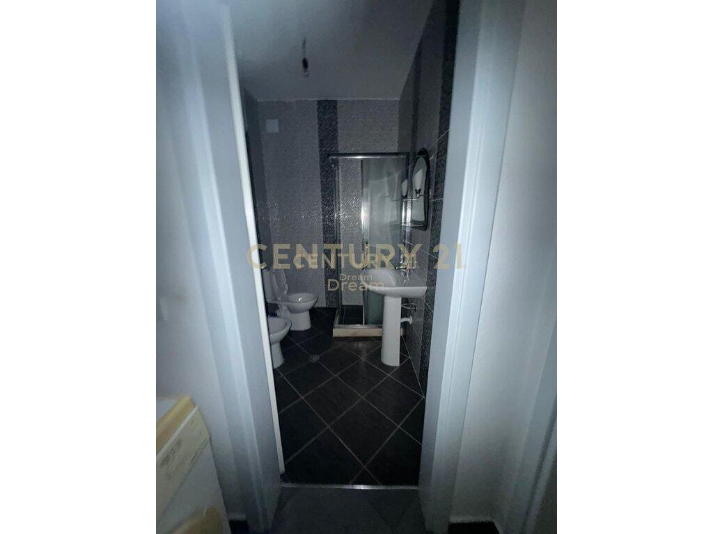 JEPET ME QIRA APARTAMENT 2+1+2 TEK KOPSHTI BOTANIK!