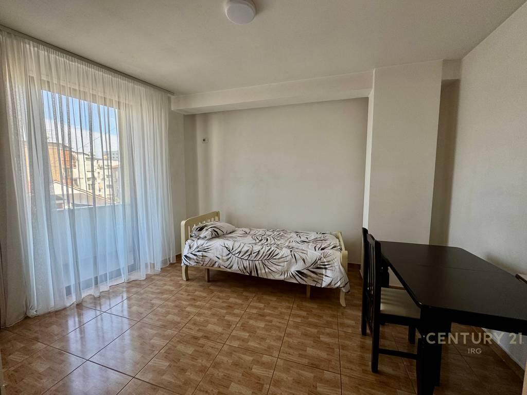 APARTAMENT 2+1+2+2 BALLKONE I MOBILUAR PRANE BLLOKUT TE AMBASADAVE