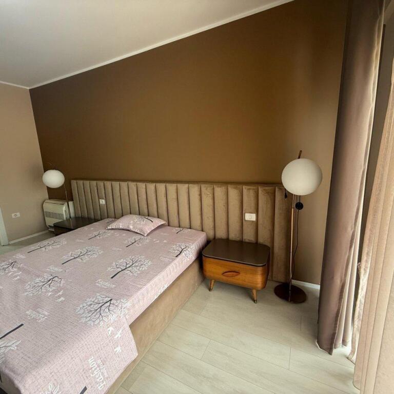 APARTAMENT MODERN ME QIRA 3++2 TE KOMPLEKSI FZ LIQENI ARTIFICIAL . TIRANE