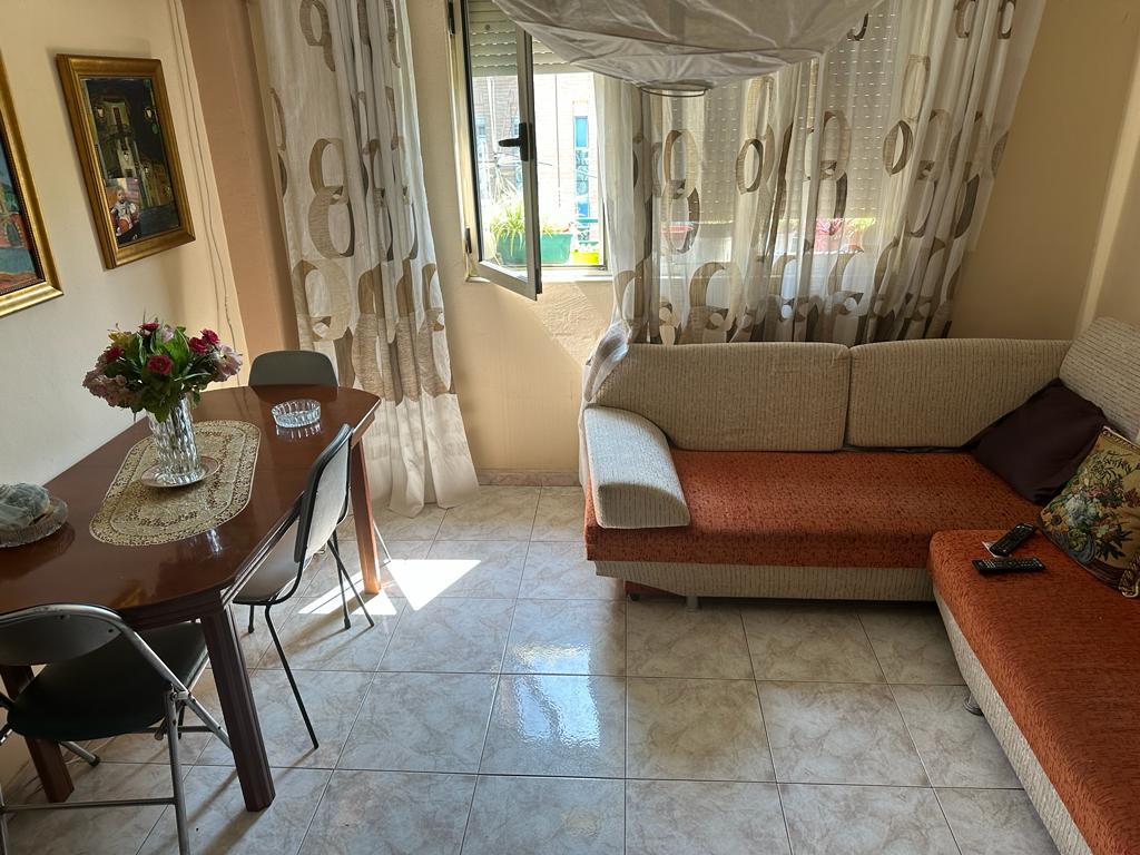 Apartament 2+1 në Qendër, përballë Bankës