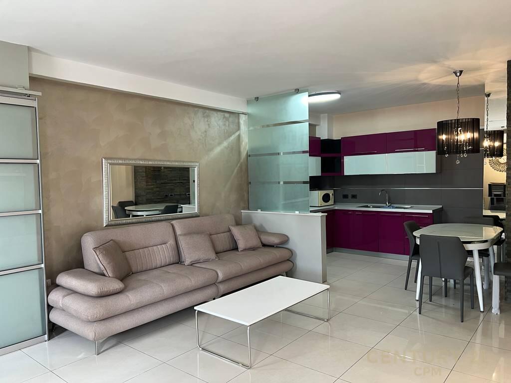 Apartament 3+1 per qira tek Pazari i Ri!