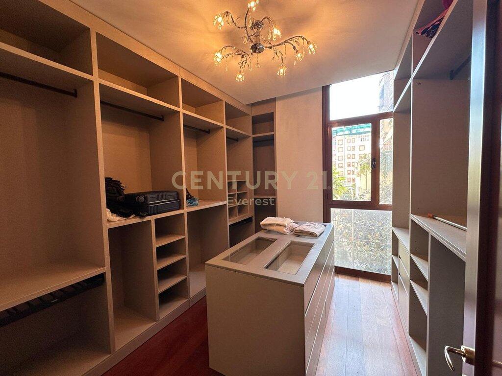 RRUGA E BOGDANEVE, JAPIM ME QIRA APARTAMENT 3+1+2