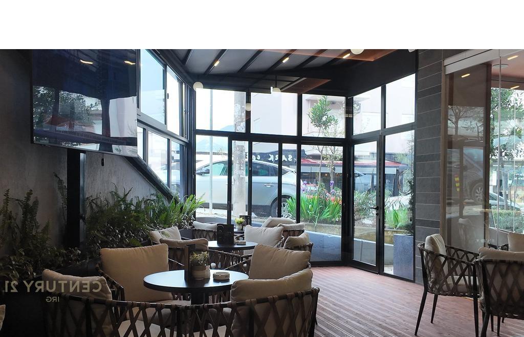 SHITET ''LOUNGE - BAR'' NE GJENDJE PUNE, FRESK !