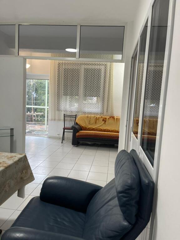 Jepet apartament 1+1 me qira ne Spitalle