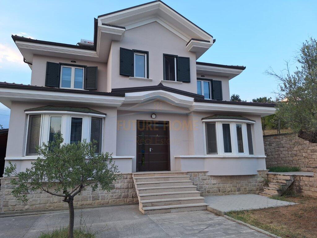 Disponiamo di una villa su 2 piani in vendita, Mullet