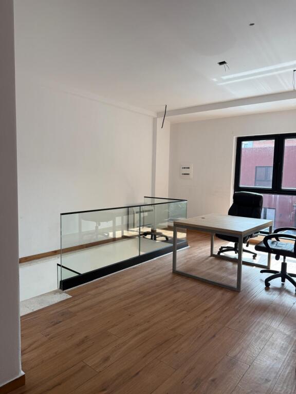 Si affittano 2 duplex per uffici presso Tirana Garden Building.