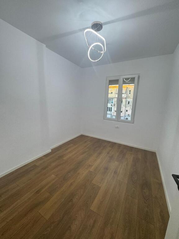 We rent an empty 2+1+2 apartment for offices at Myslym Shyri