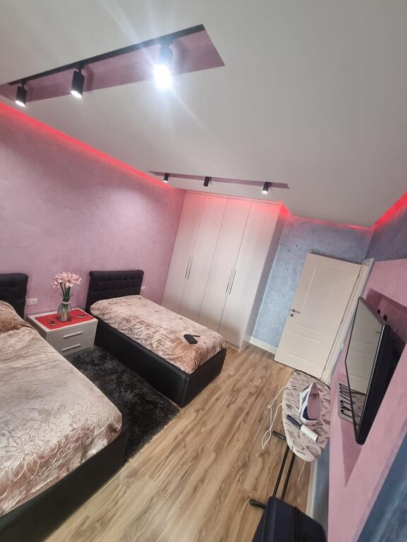 ASTIR, APARTAMENT LUKSOZ 2+1+2 + POST PARKIMI ME QIRA NË "GREEN CITY" REZIDENCË – PREMIUM!