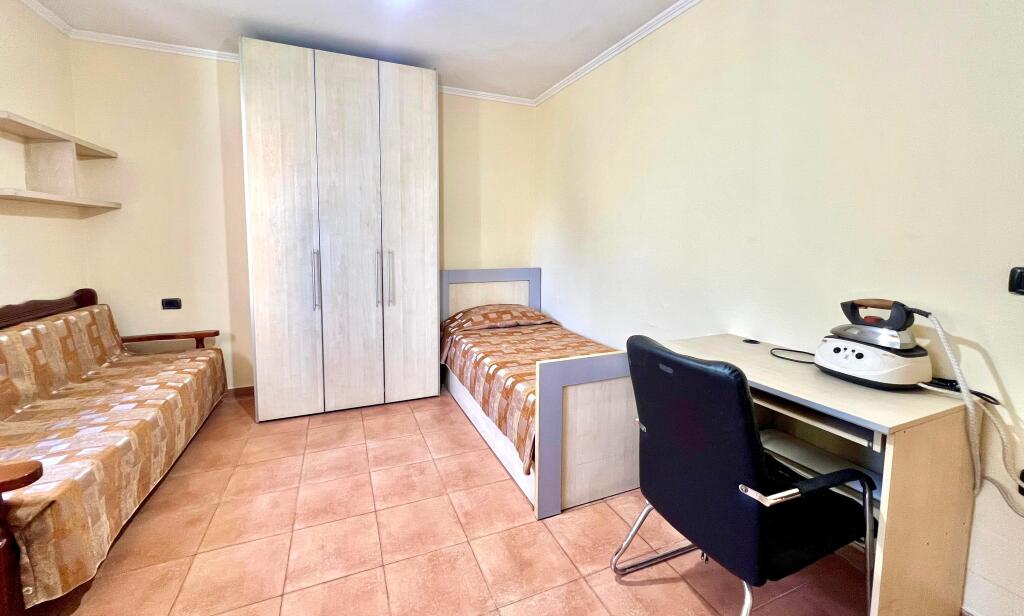 Me Qera : 2+1📍21 Dhjetori (Inxhineria e Ndertimit) - Buze Rruge - S.80m² - Kt.3 || 600€/Muaj