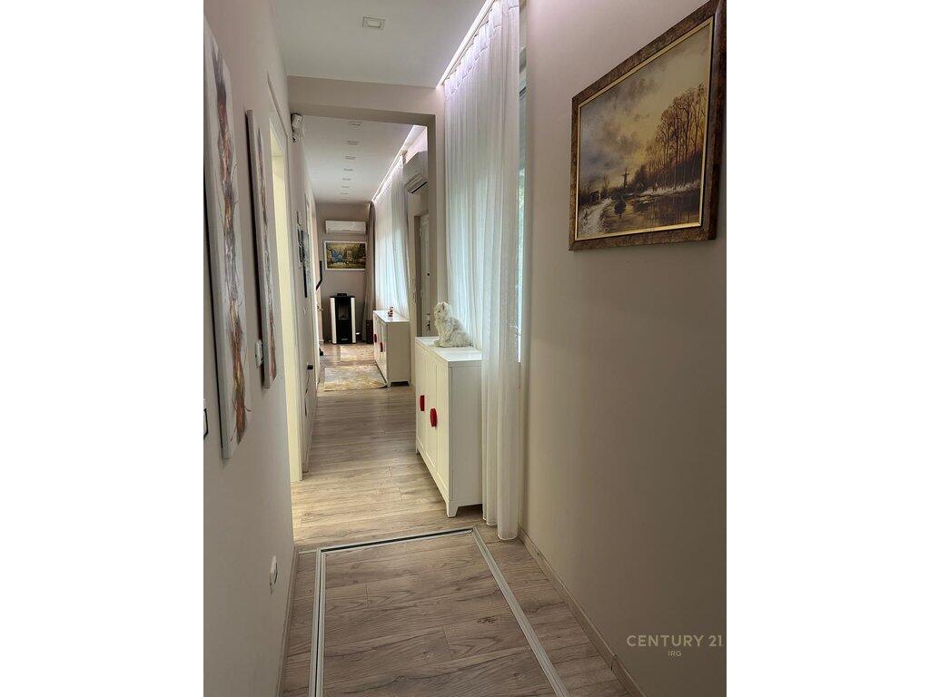 Jepet me qira apartament 2+1 prane Stadiumit Dinamo! 1,000 € /Muaj