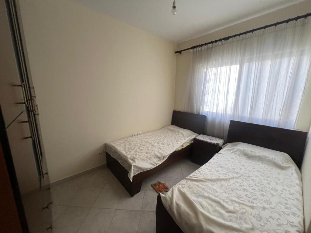 Shitet 2+1+2, Vila L, Astir, Mundesohet Me Kredi
