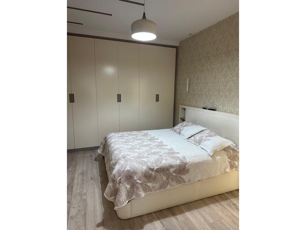 Jepet me qira apartament 2+1 prane Stadiumit Dinamo! 1,000 € /Muaj
