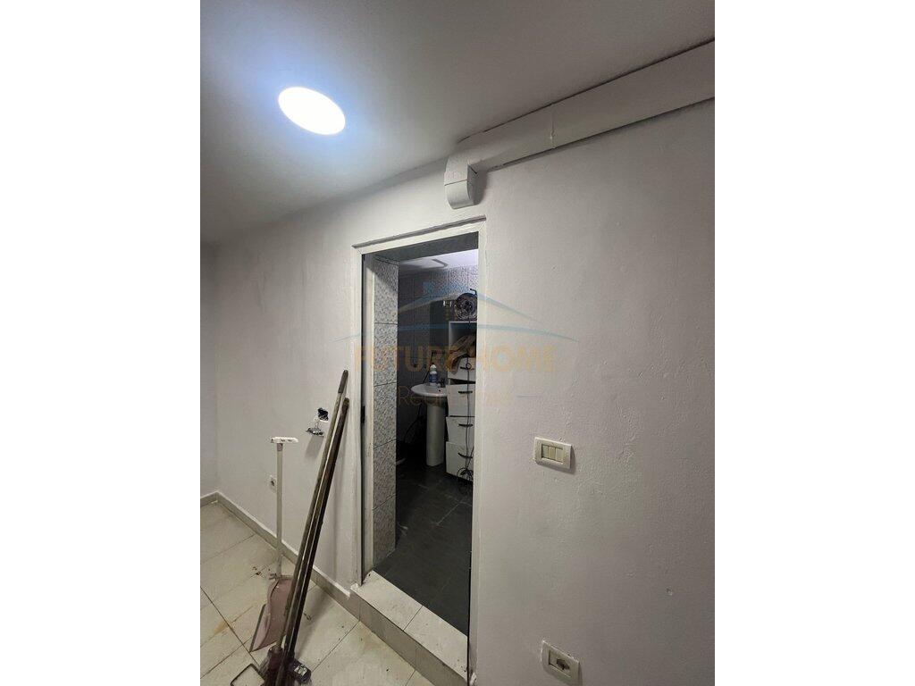 Business Premises for Sale, Bllok