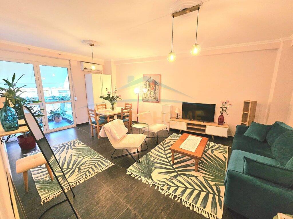 Qira, Apartament 2+1+2, Rruga e Barrikadave, Tiranë. 