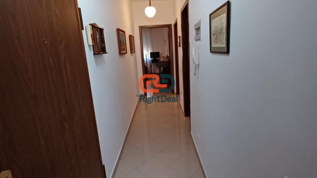 Prane Shkolles Se Kuqe, Shitet Apartament 2+1, Me Planimetri Te Rregullt Dhe Lokacion Perfekt!!