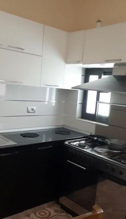Jepet me qera apartamenti 2+1 Rruga gjon mili , rruga siri kodra  Cmimi: 400 mije leke 