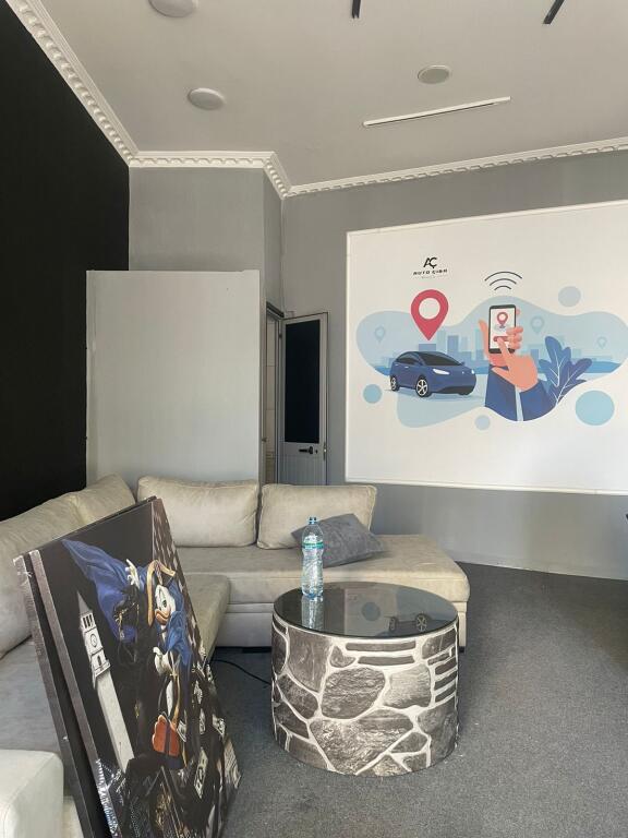 NEGOZIO IN AFFITTO 30 M2 PAZARI I RI 40.000 LEKE