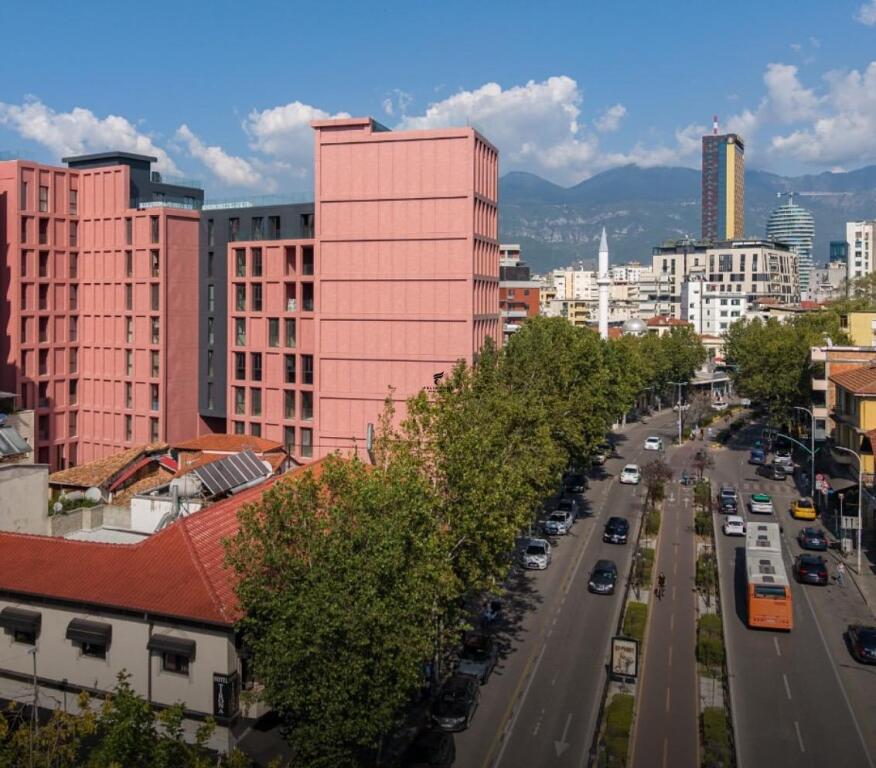 OFFICE FOR RENT 266.4 M2 KAVAJES STREET 8000 EURO