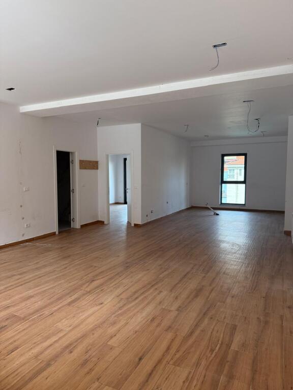 Si affittano 2 duplex per uffici presso Tirana Garden Building.
