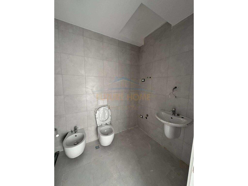 Shitet , Apartament 1+1+post parkimi , Liqeni i Thatë