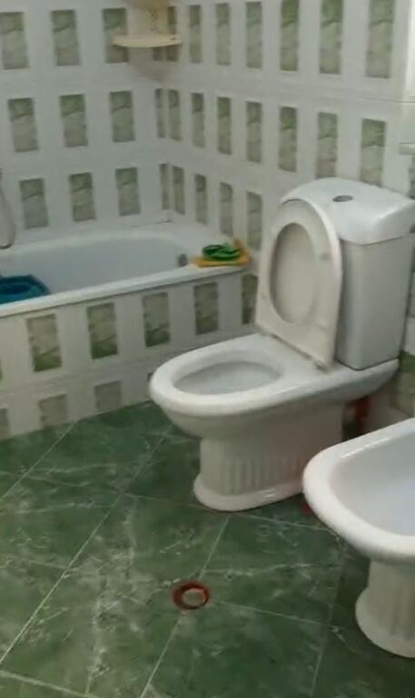 Jepet me qera apartamenti 2+1 Rruga gjon mili , rruga siri kodra  Cmimi: 400 mije leke 
