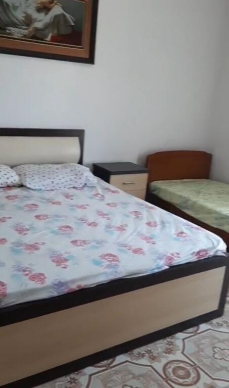 Jepet me qera apartamenti 2+1 Rruga gjon mili , rruga siri kodra  Cmimi: 400 mije leke 