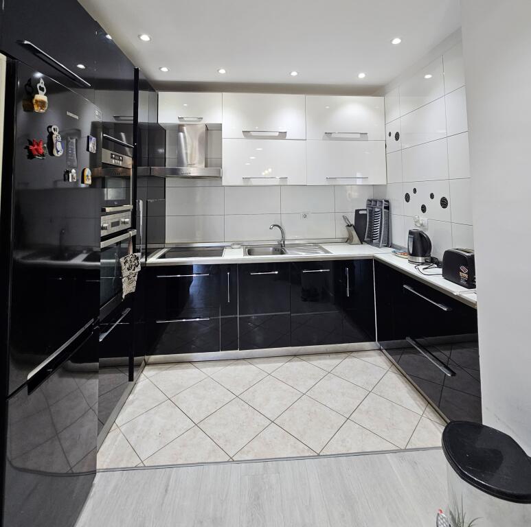 Ultra Apartament* me qera *1+1 &amp; 1 Ballkon* *(📍CASA ITALIA - PRANË TERMINALIT TE SUTOBUZAVE)* S. 78 m2 || *500€/Muaj*