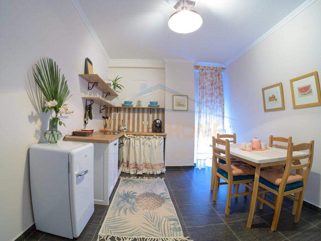 Qira, Apartament 2+1+2, Rruga e Barrikadave, Tiranë. 