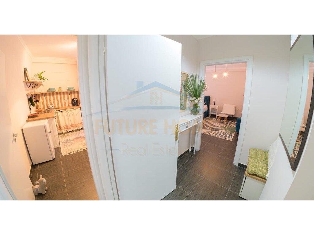 Qira, Apartament 2+1+2, Rruga e Barrikadave, Tiranë. 