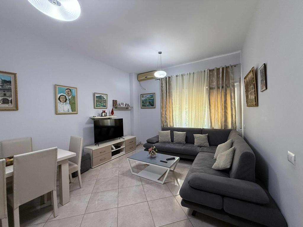 FRESKU, VENDIAMO APPARTAMENTO 2+1+2+ CORTILE