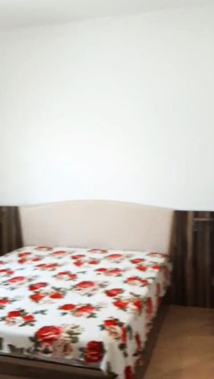 🏠Ne zonen e Siri Kodres,Rr.Gjon Mili jepet me qera kati i II-te i nje vile,2+1,i mobiluar.: 40,000Leke