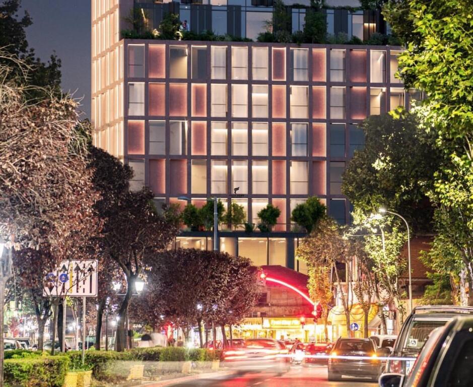 ZYRE ME QERA DUBLEX 532.8 M2 RRUGA E KAVAJES 16.000 EURO
