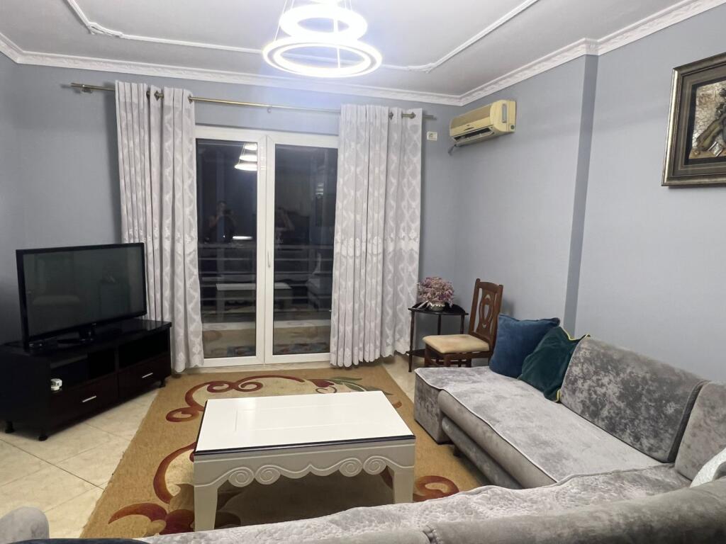 Jepet me qira apartament 1+1+ballkon Bulevardi i Ri