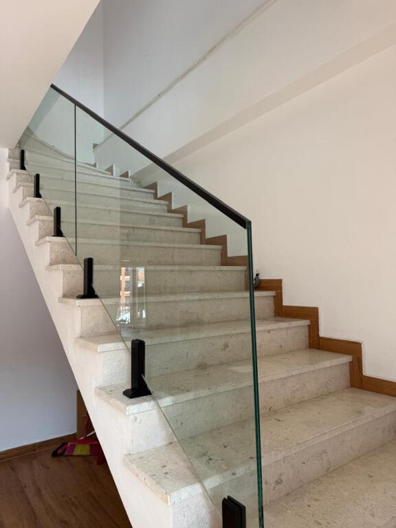 Si affittano 2 duplex per uffici presso Tirana Garden Building.