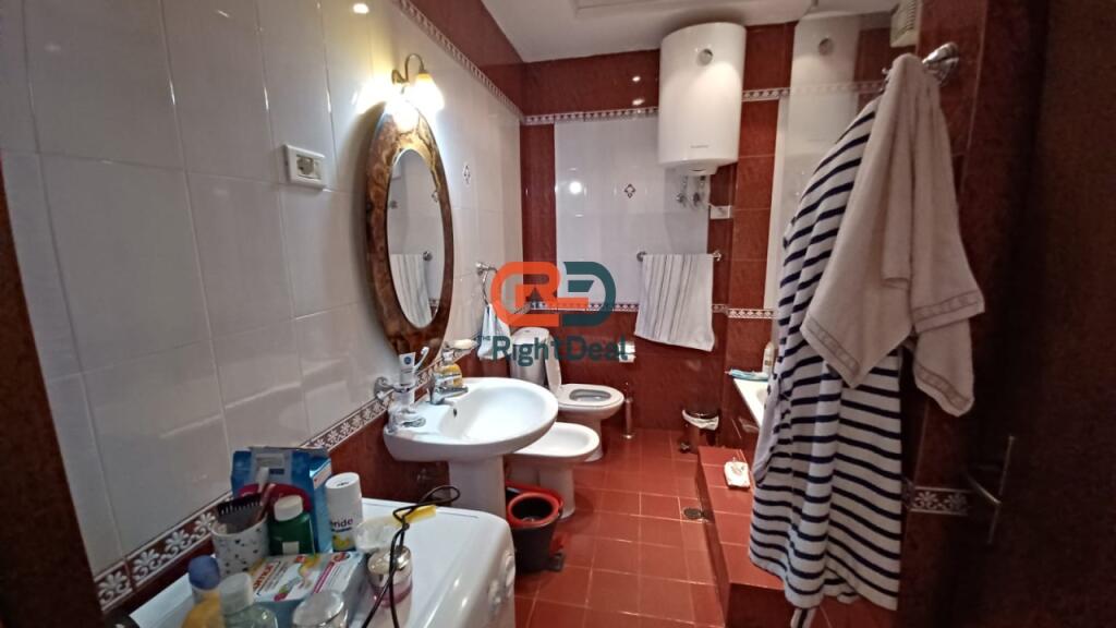 Prane Shkolles Se Kuqe, Shitet Apartament 2+1, Me Planimetri Te Rregullt Dhe Lokacion Perfekt!!