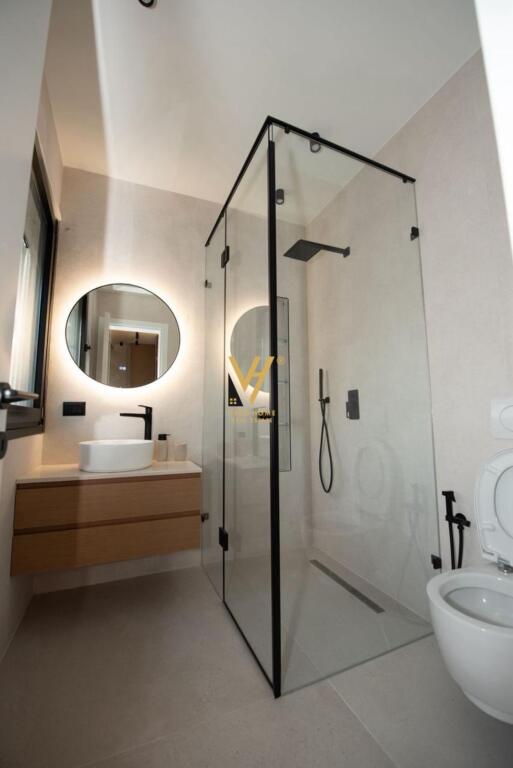SHITEN 2 NJESI BANIMI,APARTAMENT 1+1 &amp; STUDIO NE LUNGOMARE, VLORE 351.000 EURO