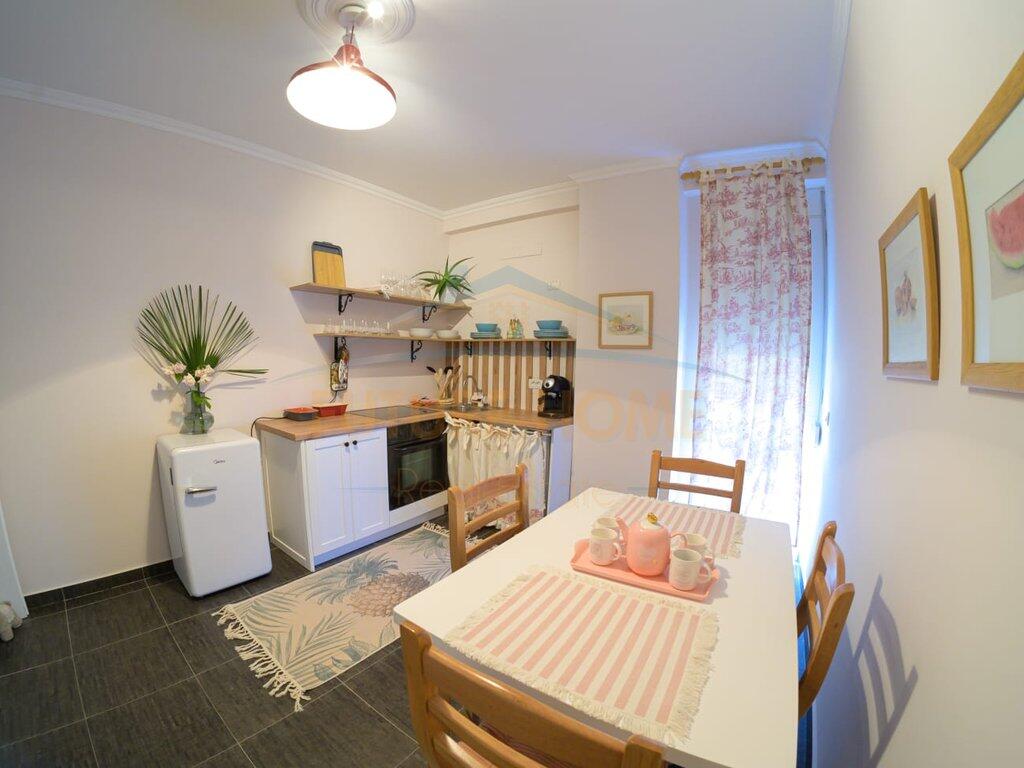 Qira, Apartament 2+1+2, Rruga e Barrikadave, Tiranë. 