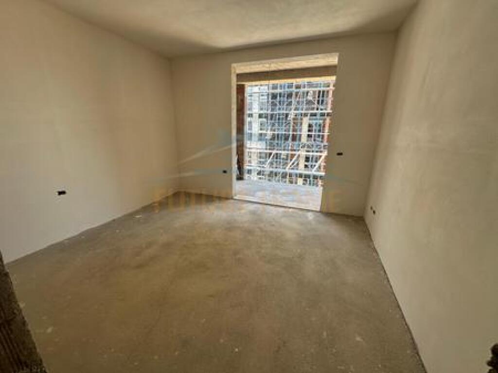 Shitet, Apartament 2+1+2, Orbital 3, Tiranë.
